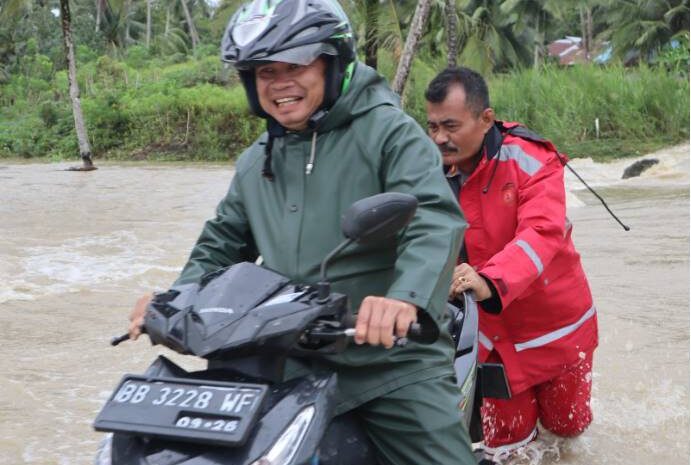  Banjir di Nias Selatan, Polisi Bantu dan Evakuasi Warga Dengan Sigap