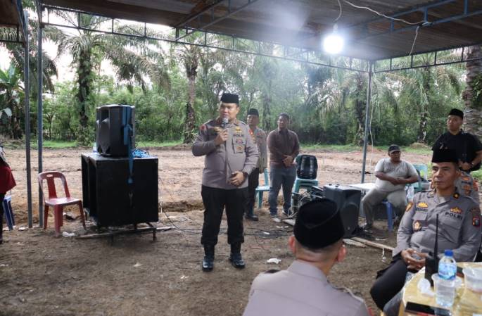  Kapolres Labuhanbatu Gelar Buka Puasa Bersama Kelompok Tani Padang Halaban
