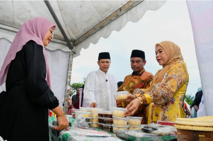  Bupati dan Wakil Bupati Serdang Bedagai Resmi Membuka Gebyar Bazaar Ramadan