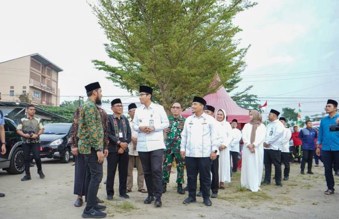  Safari Ramadan, Rico Waas Buka Puasa Bersama Masyarakat dan Iman Salat Magrib di Masjid Muwahiddin Medan Selayang