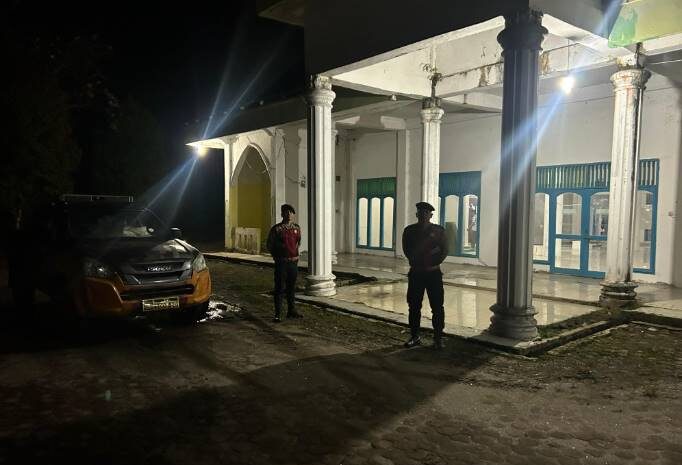  Polres Pakpak Bharat Patroli Humanis Antisipasi Kejahatan Asrama Subuh dan Aksi Balap Liar