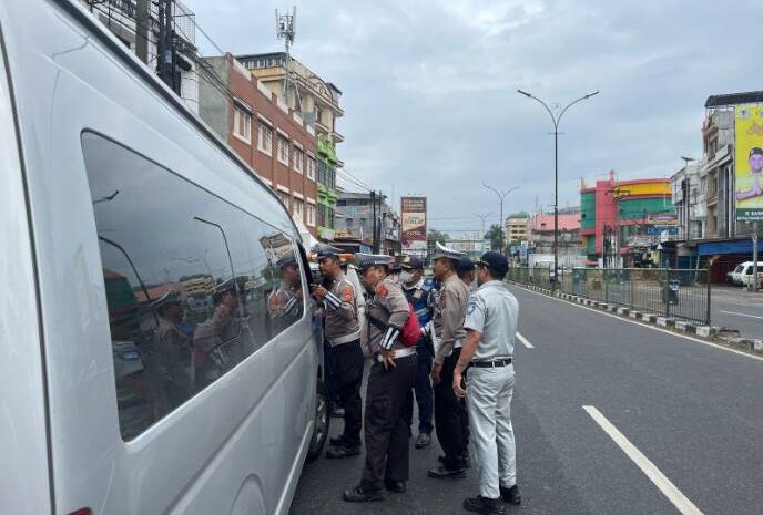  Polisi Gelar Operasi Penindakan Terhadap Angkutan Plat Hitam di Sumut