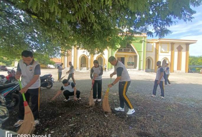  Setiap Jumat Ramadhan, Polres Morowali dan Polsek Jajaran Gelar Kerja Bakti di Masjid