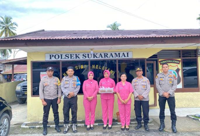  Hari Ke-14 Ramadhan 1446 H, Polsek Sukaramai Intens Bagikan Takjil Berbuka Kepada Masyarakat