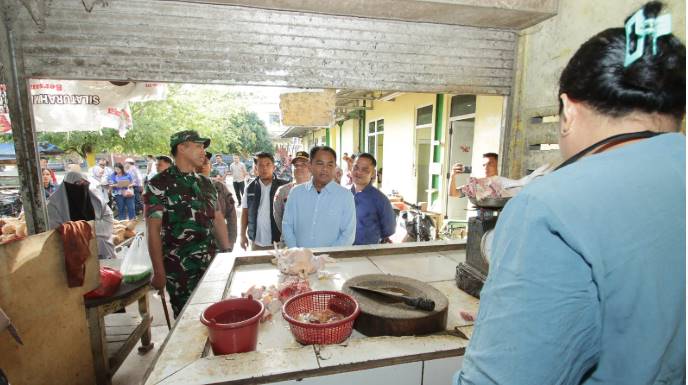 Bupati Serdang Bedagai Pimpin Sidak Pasar, Pastikan Stok dan Harga Bahan Pokok Stabil Jelang Idul Fitri 1446 H
