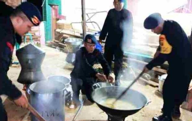  Brimob Polda Sumut Dirikan Posko dan Dapur Lapangan Pasca Banjir Bandang di Padang Sidempuan