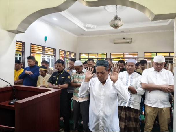  Polres Pelabuhan Belawan Gelar Sholat Ghaib Untuk 3 Anggota Polri yang Gugur di Way Kanan