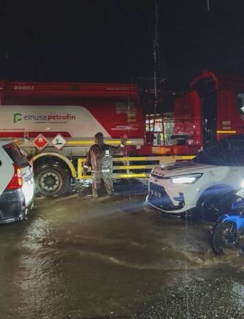  Curah Hujan Tinggi, Personel Polsek Bahodopi Gelar Patroli di Seluruh Desa