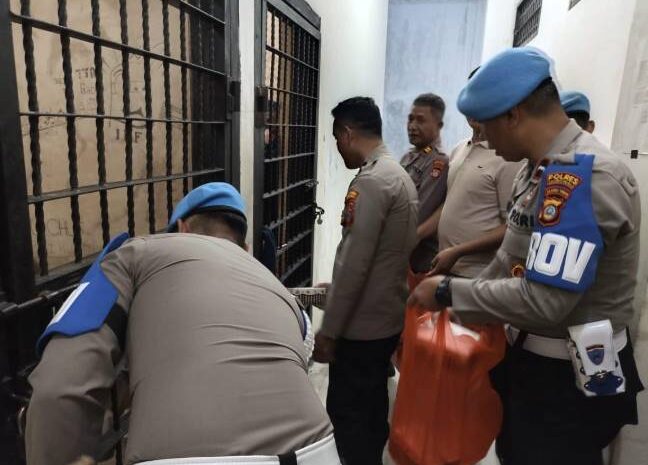  Propam Polres Morowali Gelar Bakti Sosial Bagikan Takjil Untuk Tahanan