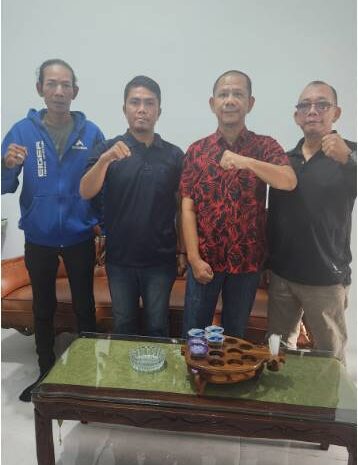  Ketua Pewarta Berbagi Sembako di Akhir Ramadan 1446 H