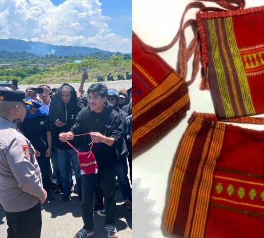  Apresiasi Kinerja Polri, Wakapolres Morowali Terima Sepu Adat dari Warga Mamasa 