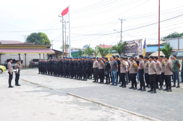  Polres Morowali Backup Pengamanan Penertiban Kendaraan Manhaul di Kawasan PT IMIP