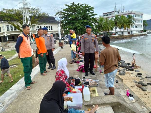  Polres Sibolga Laksanakan Patroli dan Pengamanan di Objek Wisata saat Akhir Pekan