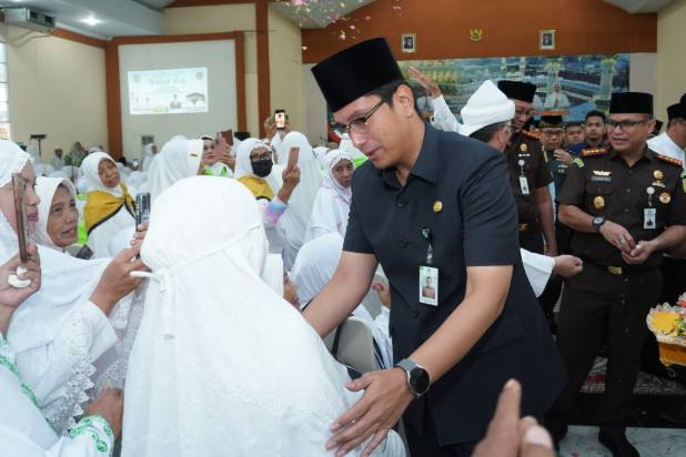  Tepung Tawari 2.635 Calon Jamaah Haji, Rico Waas Titipkan Pesan Jaga Kesehatan dan Doakan Kota Medan