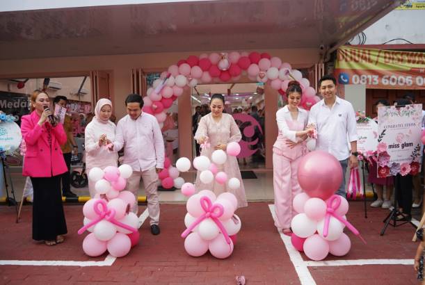  Ketua TP PKK Kota Medan Resmikan Miss Glam USU Store