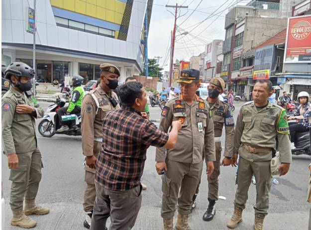  Pemko Medan Bongkar Paksa Dua Bangunan Ilegal di Jalan Bayam