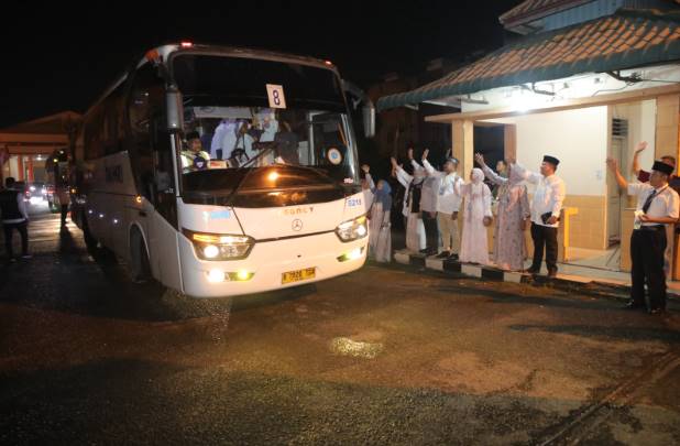  Di Asrama Haji Medan, Wabup Lepas 328 Jemaah Haji Asal Asahan