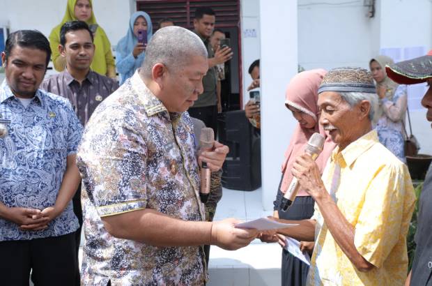  Bupati Asahan Serahkan BPJS Kesehatan Gratis dan KIP Kepada Masyarakat di 4 Kecamatan