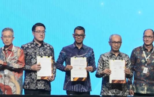  PLN Teken 5 Kerja Sama dengan Pelaku Migas Lokal dan Internasional