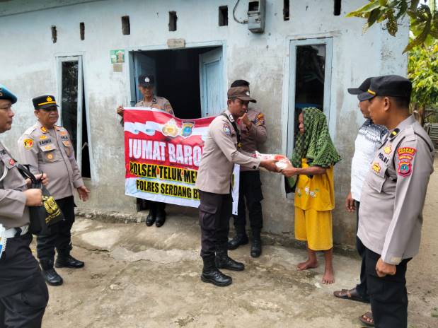  Tunjukkan Kepedulian, Polsek Teluk Mengkudu Polres Sergai Bantu Kaum Dhuafa & Warga Sakit Menahun