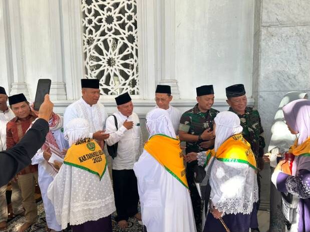  Komandan Batalyon C Brimob Polda Sumut Hadiri Pemberangkatan Jemaah Haji Kloter 20 Tapsel Tahun 2025
