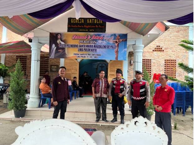  Sat Sabhara Polres Batubara Jaga Keamanan Gereja-Gereja Pada Hari Libur