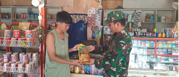  Babinsa Koramil 1311-02/Bungku Selatan Lakukan Pengecekan Stok dan Harga Sembako di Desa One Ete