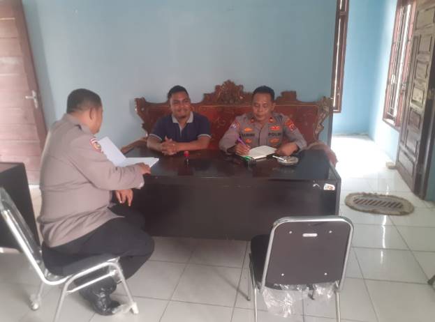  Kasat Binmas Polres Pakpak Bharat Bersama Ps. KBO Binmas Sambang/Silaturahmi ke Kantor Desa Penanggalan Binanga Boang