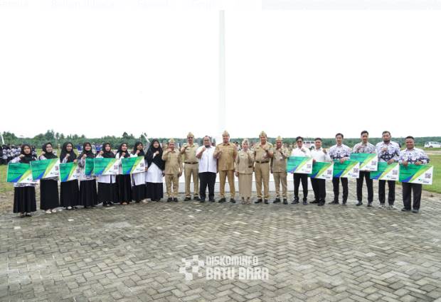  Pemkab Batubara Serahkan Kartu BPJS Ketenagakerjaan Bagi Guru Non ASN