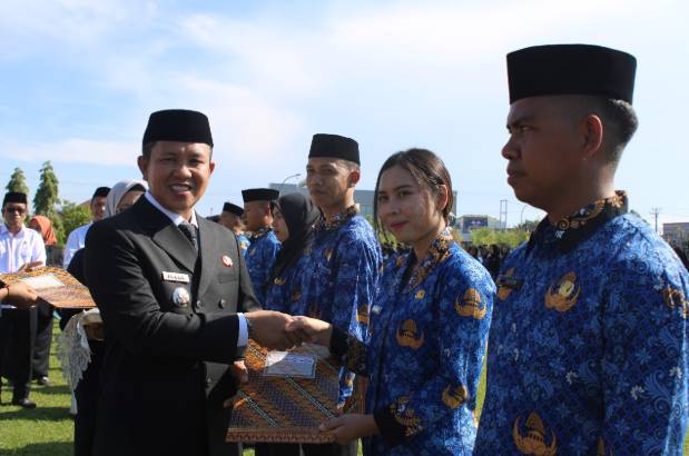  Bupati Iksan Serahkan SK CPNS dan PPPK Formasi Tahun 2024 Lingkup Kabupaten Morowali