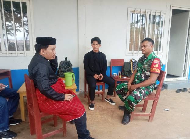  Babinsa Koramil 1311-09/Bahodopi Lakukan Komsos dengan Tokoh Agama di Desa Lalampu
