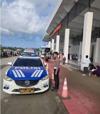  Polres Morowali Kawal Rombongan Jamaah Haji Menuju Bandara Maleo