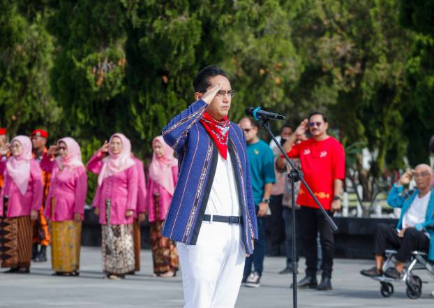  Kenakan Baju Khas Maluku, Rico Waas Pimpin Upacara Ziarah Rombongan Hari Pahlawan Nasional Kapitan Pattimura