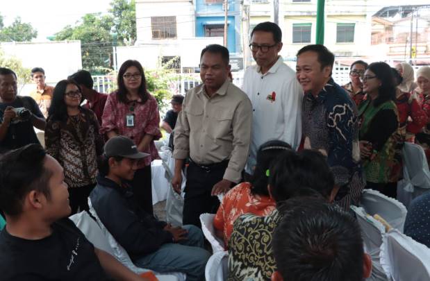  Lewat Program CSR, 20 Penyandang Disabilitas di Sergai Terima Bantuan Kaki Palsu