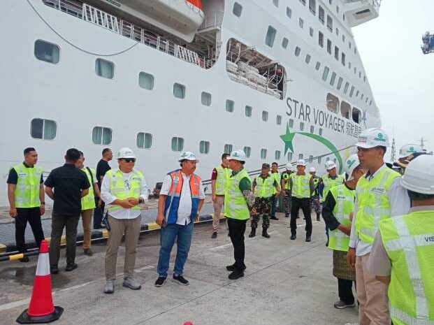  Wakil Bupati Batubara Pimpin Peninjauan Kapal Pesiar MV Star Voyager di Pelabuhan Kuala Tanjung
