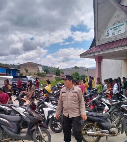  Polres Pakpak Bharat Laksanakan Pengamanan Ibadah Kenaikan Isa Al-Masih Tahun 2005, Waka Polres Lakukan Pengecekan