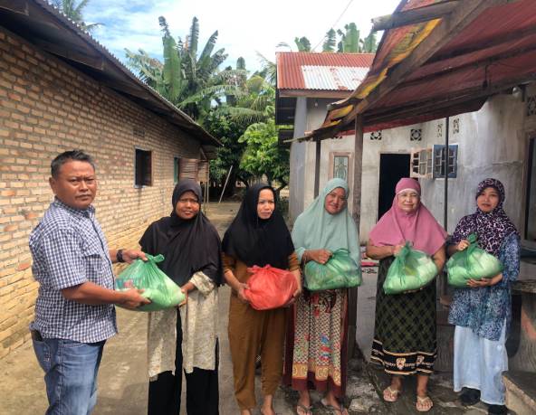  Sat Intelkam Polres Batubara Berbagi Sembako di Desa Simpang Gambus