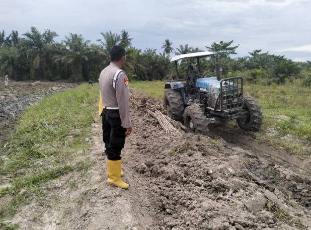  Dukung Program Ketahanan Pangan, Polsek Indapura Ajak Warga Manfaatkan Lahan Pekarangan Rumah