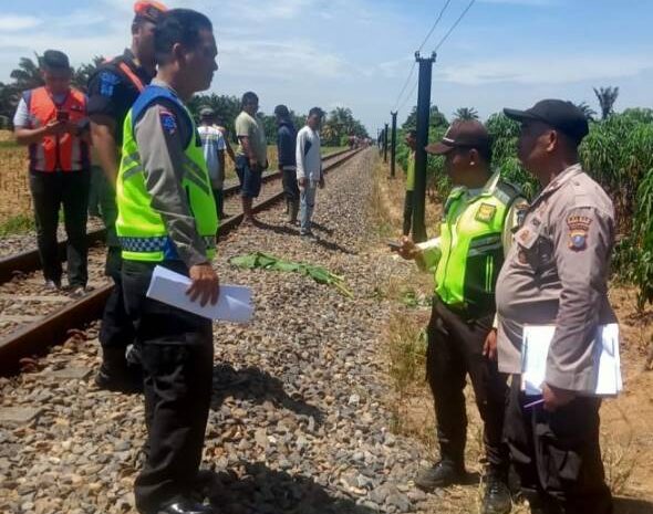 Polsek Firdaus Tangani Korban Kecelakaan Kereta Api