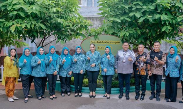  Kunjungi Kelurahan Sei Kera Hulu, Ketua TP PKK Kota Medan Antusias Melihat Aplikasi 3D