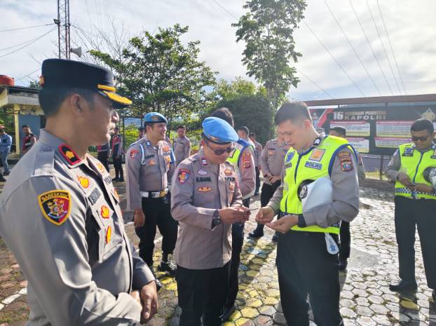  Wakapolres Pakpak Bharat Pimpin Gaktiplin, “Sikap Tampang Penampilan Kita Adalah Dukungan Tugas Dalam Melayani Masyarakat”
