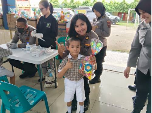  Sambut HUT Bhayangkara Ke-76, Bid Dokkes Polda Sumut Gelar Pemeriksaan Kesehatan dan Edukasi di SLB Karya Murni