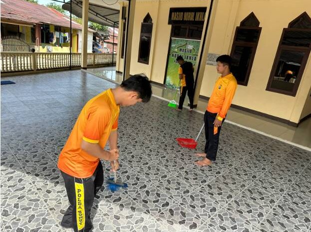  Sambut Hut Bhayangkara Ke-79 Tahun 2025, Polres Sibolga Gelar Baksos di Masjid