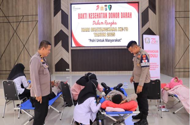  Polres Morowali Gelar Donor Darah Dalam Rangka Peringatan Hari Bhayangkara Ke-79