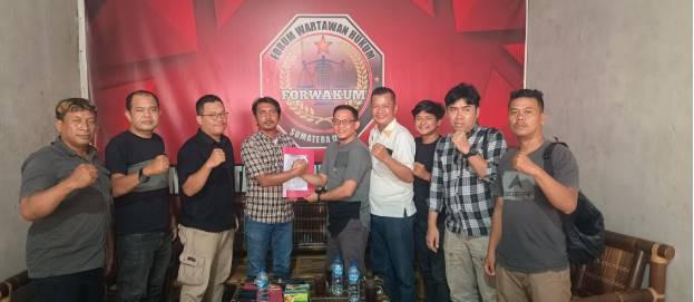  Forwakum Sumut Serahkan SK Kepengurusan Forwakum Sergai, Dorong Sinergi dan Profesionalisme Jurnalis Hukum
