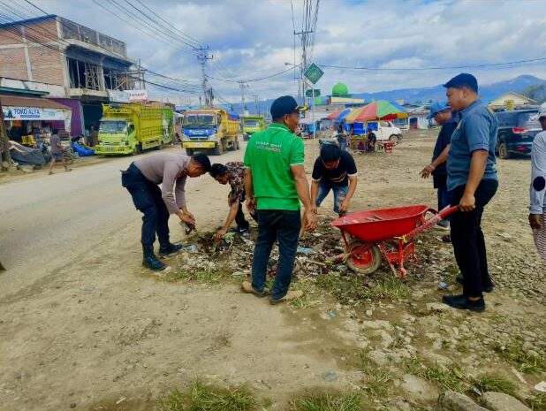  Polsek Bahodopi Gelar Bakti Sosial Bersama Pemdes Dalam Rangka Hut Bhayangkara Ke-79