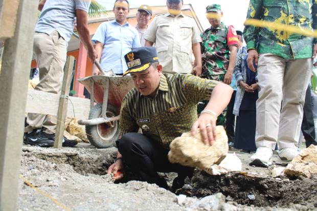  Bupati Morowali Letakkan Batu Pertama Pembangunan Ruang Belajar SDN 1 Puntari Makmur