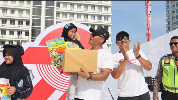  Pelayanan SKCK dan SIM Keliling Semarakkan Acara Polri Untuk Masyarakat di Lapangan Merdeka