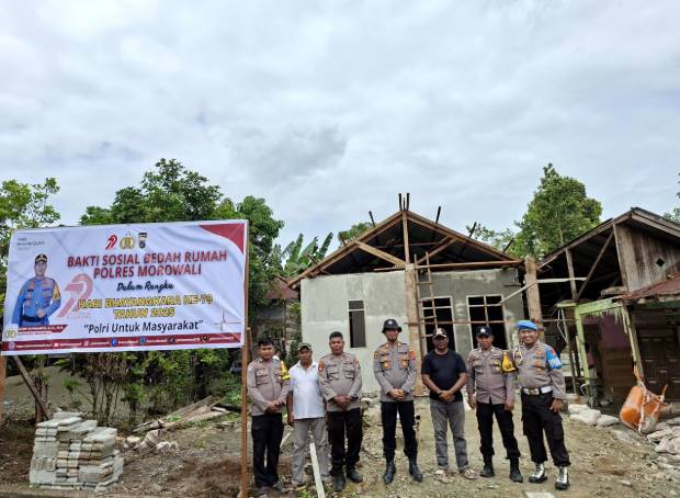  Hut Bhayangkara Ke-79, Polres Morowali Bedah Rumah Warga Tidak Mampu di Sejumlah Kecamatan
