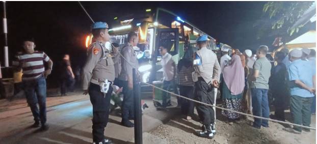  Kabag Ops Polres Batubara Pimpin Pengamanan Penyambutan Jamaah Haji